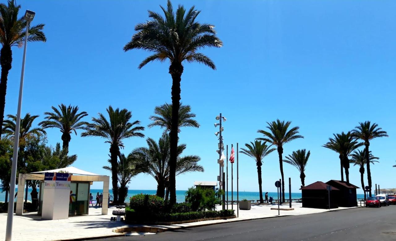 Estudio Playa Del Cura Торевьиа Экстерьер фото